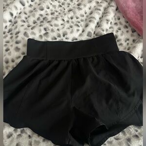 Black Lululemon shorts high rise (2,4)
